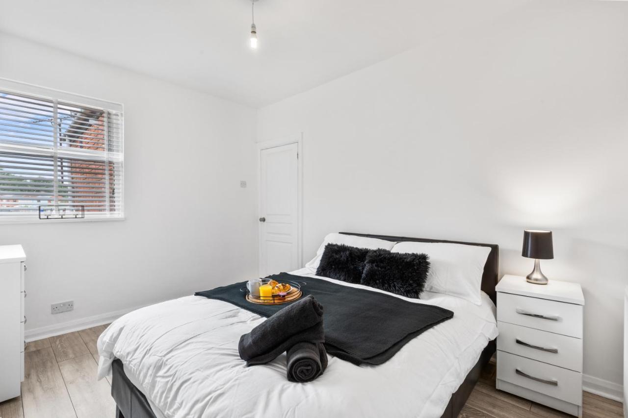 Nuneaton - Ideal 3 Bedroom, Wi-Fi Parking, Sleeps 6 - Jrr Stays Exterior photo
