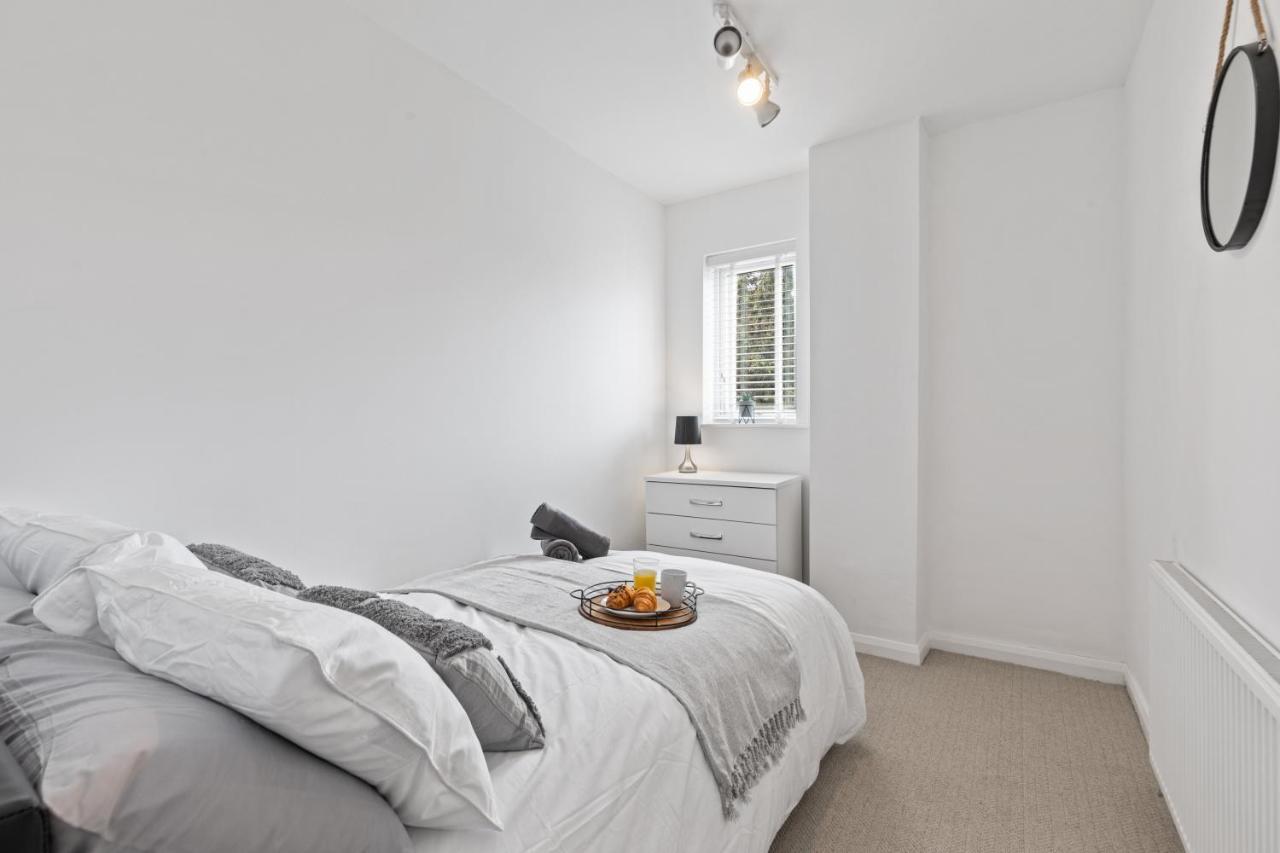 Nuneaton - Ideal 3 Bedroom, Wi-Fi Parking, Sleeps 6 - Jrr Stays Exterior photo
